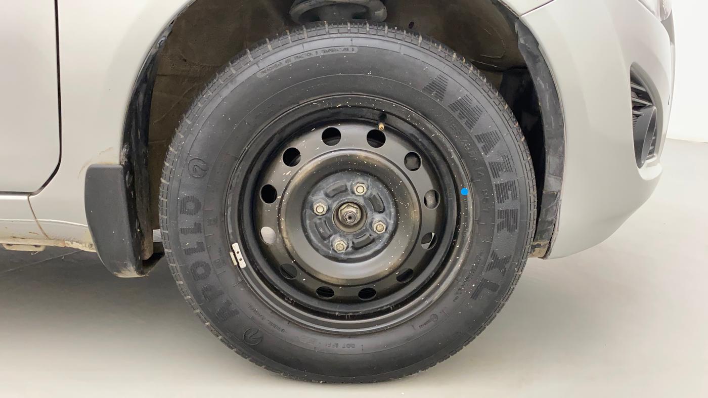 2014 Maruti Ritz VXI, Petrol, Manual, 68,093 km, Right Front Wheel