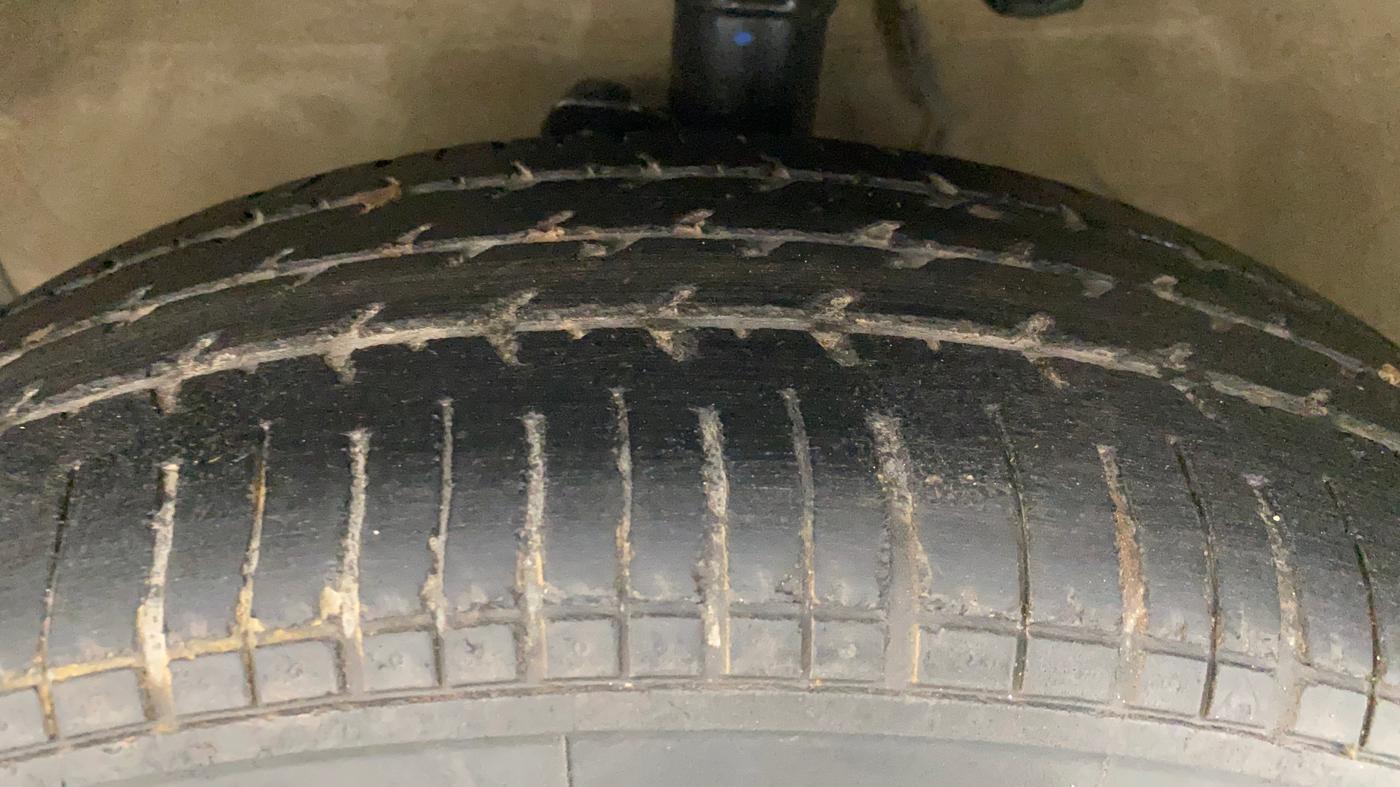 2014 Maruti Ritz VXI, Petrol, Manual, 68,093 km, Left Front Tyre Tread