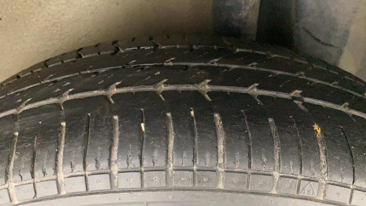 2014 Maruti Ritz VXI, Petrol, Manual, 68,093 km, Left Rear Tyre Tread