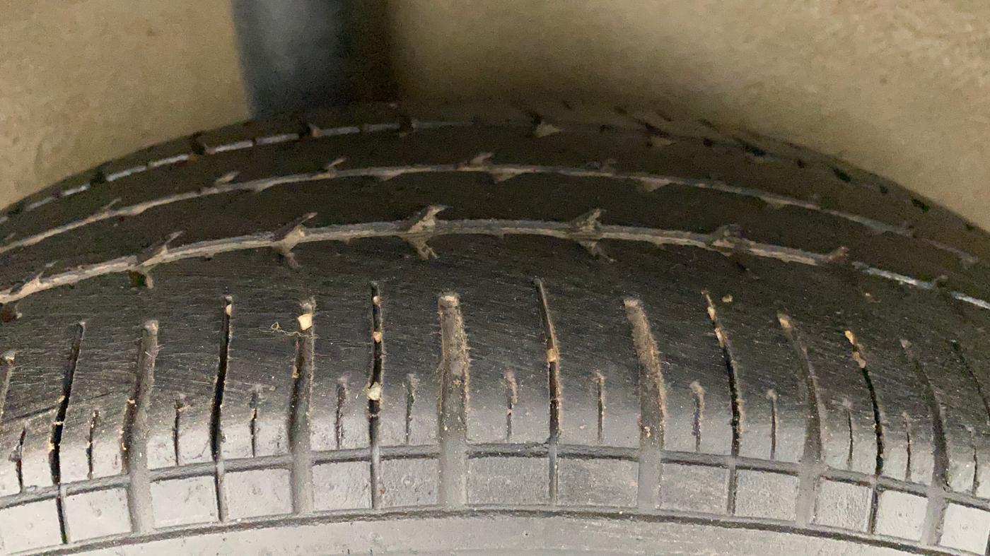 2014 Maruti Ritz VXI, Petrol, Manual, 68,093 km, Right Rear Tyre Tread