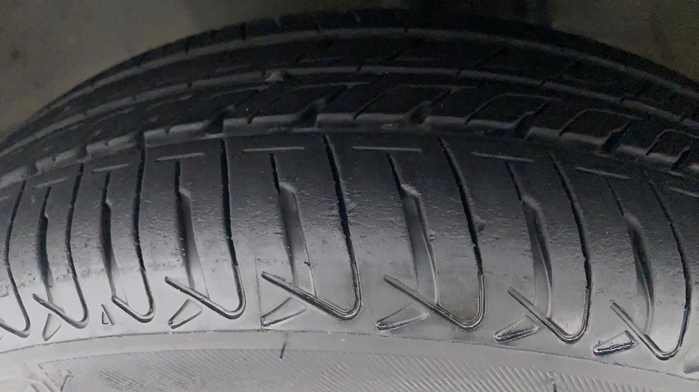2010 Maruti Zen Estilo LXI, Petrol, Manual, 73,482 km, Left Front Tyre Tread