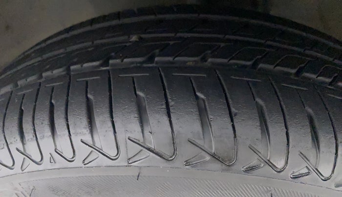 2010 Maruti Zen Estilo LXI, Petrol, Manual, 73,482 km, Left Front Tyre Tread