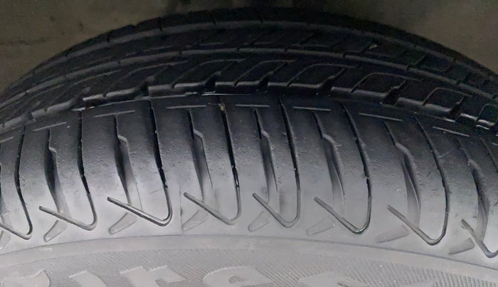 2010 Maruti Zen Estilo LXI, Petrol, Manual, 73,482 km, Right Front Tyre Tread