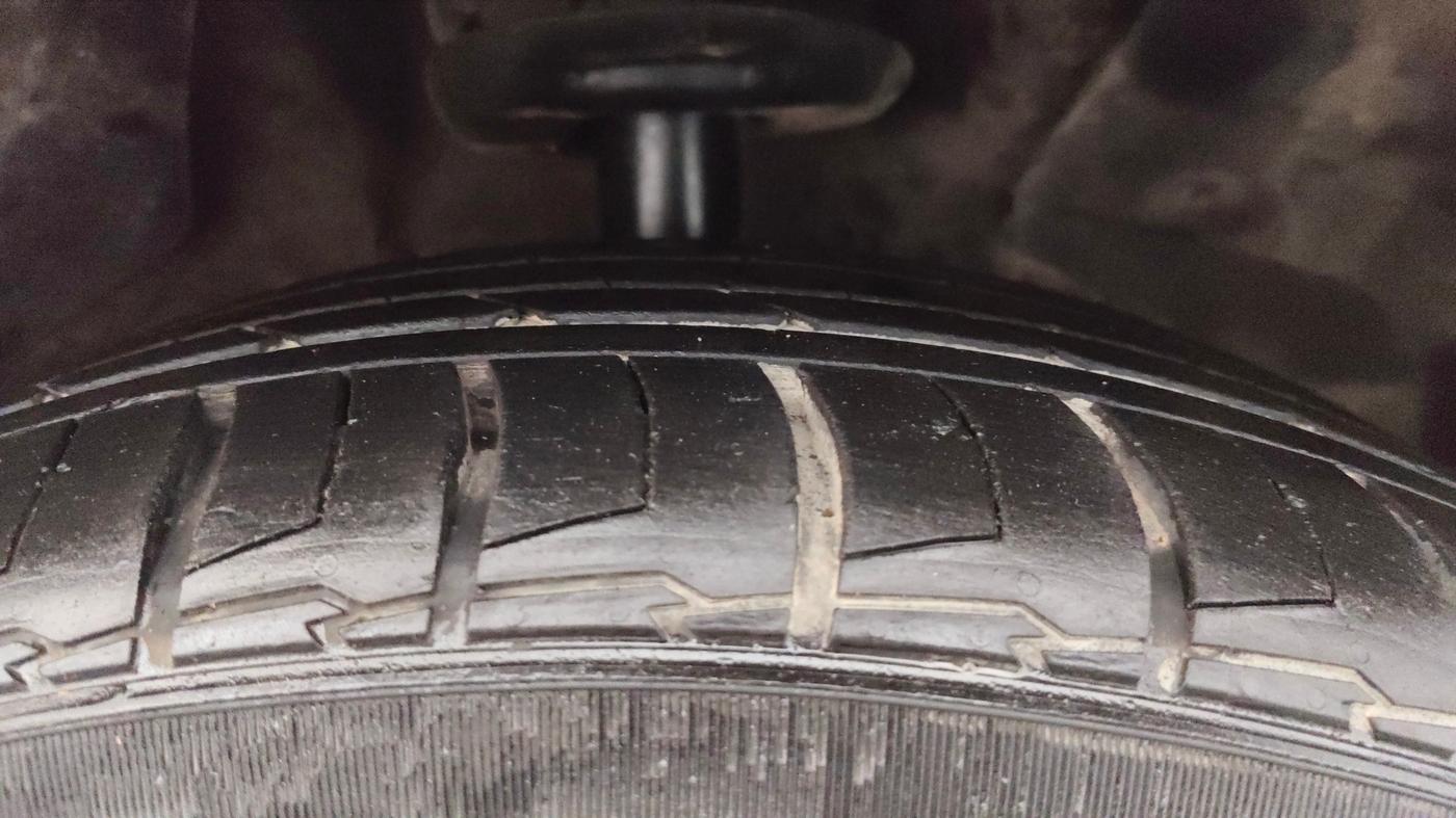 2023 MG HECTOR PLUS SHARP PRO 1.5 TURBO MT 6 STR, Petrol, Manual, 58,887 km, Right Front Tyre Tread