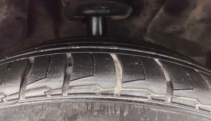 2023 MG HECTOR PLUS SHARP PRO 1.5 TURBO MT 6 STR, Petrol, Manual, 58,887 km, Right Front Tyre Tread