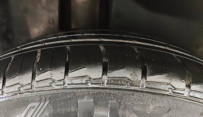 2023 MG HECTOR PLUS SHARP PRO 1.5 TURBO MT 6 STR, Petrol, Manual, 58,887 km, Right Rear Tyre Tread