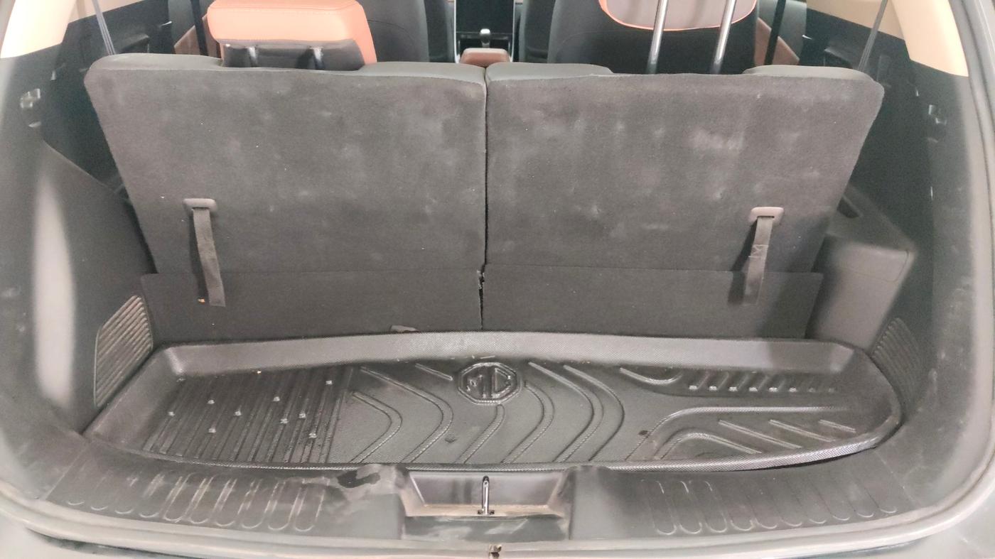 2023 MG HECTOR PLUS SHARP PRO 1.5 TURBO MT 6 STR, Petrol, Manual, 58,887 km, Boot Inside