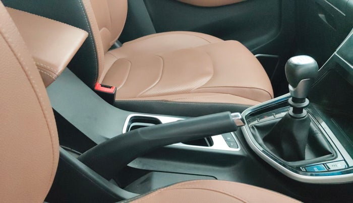 2023 MG HECTOR PLUS SHARP PRO 1.5 TURBO MT 6 STR, Petrol, Manual, 58,887 km, Gear Lever