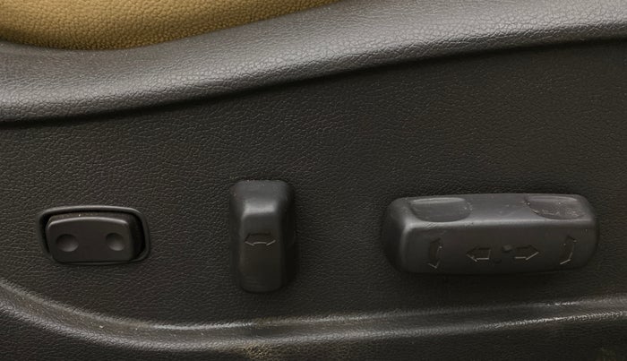 2013 Hyundai New Elantra 1.8 SX MT VTVT, Petrol, Manual, 79,054 km, Driver Side Adjustment Panel