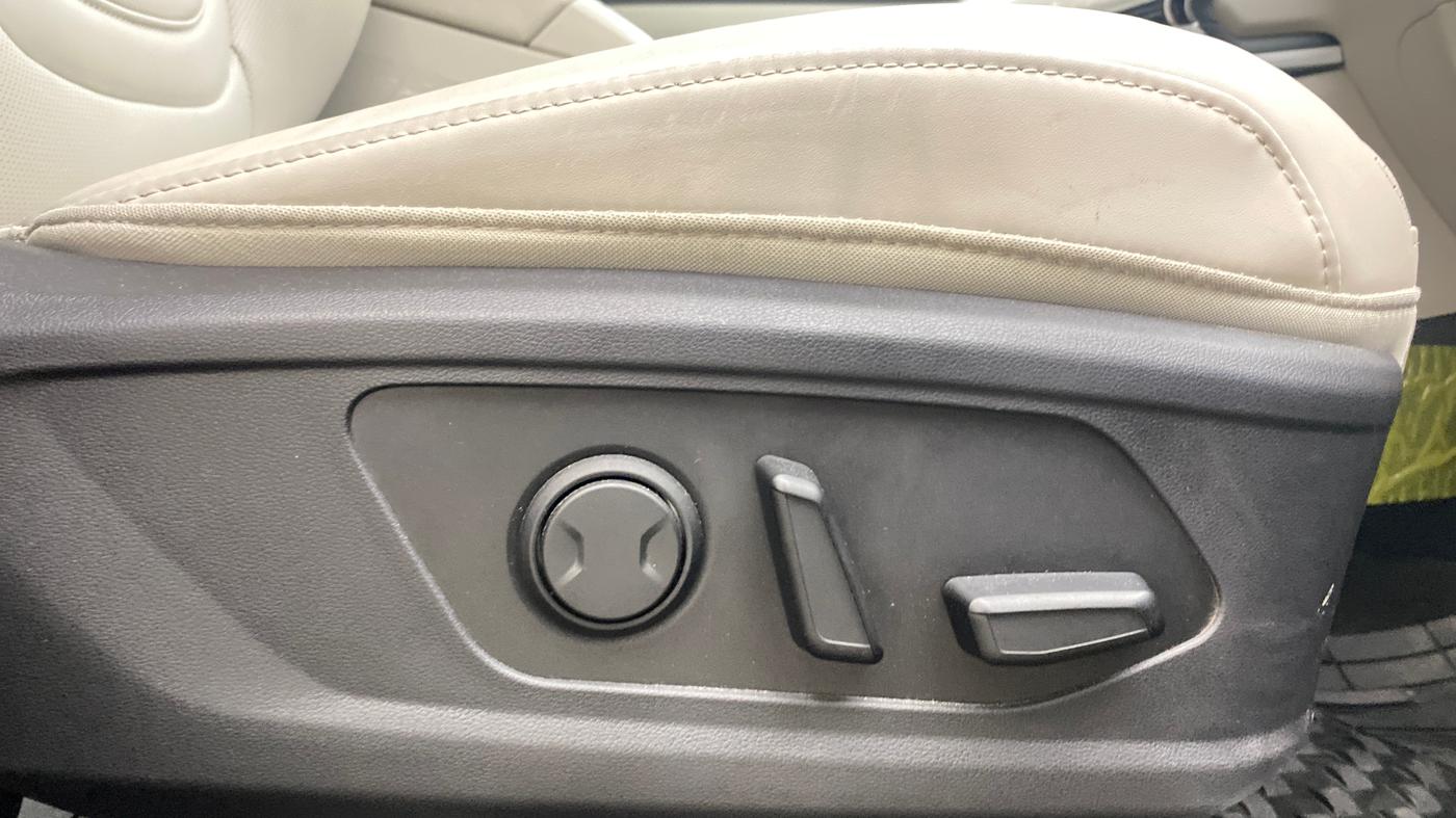 2023 Hyundai Tucson SIGNATURE 2.0 AT DIESEL, Diesel, Automatic, 17,686 km, Driver Side Adjustment Panel