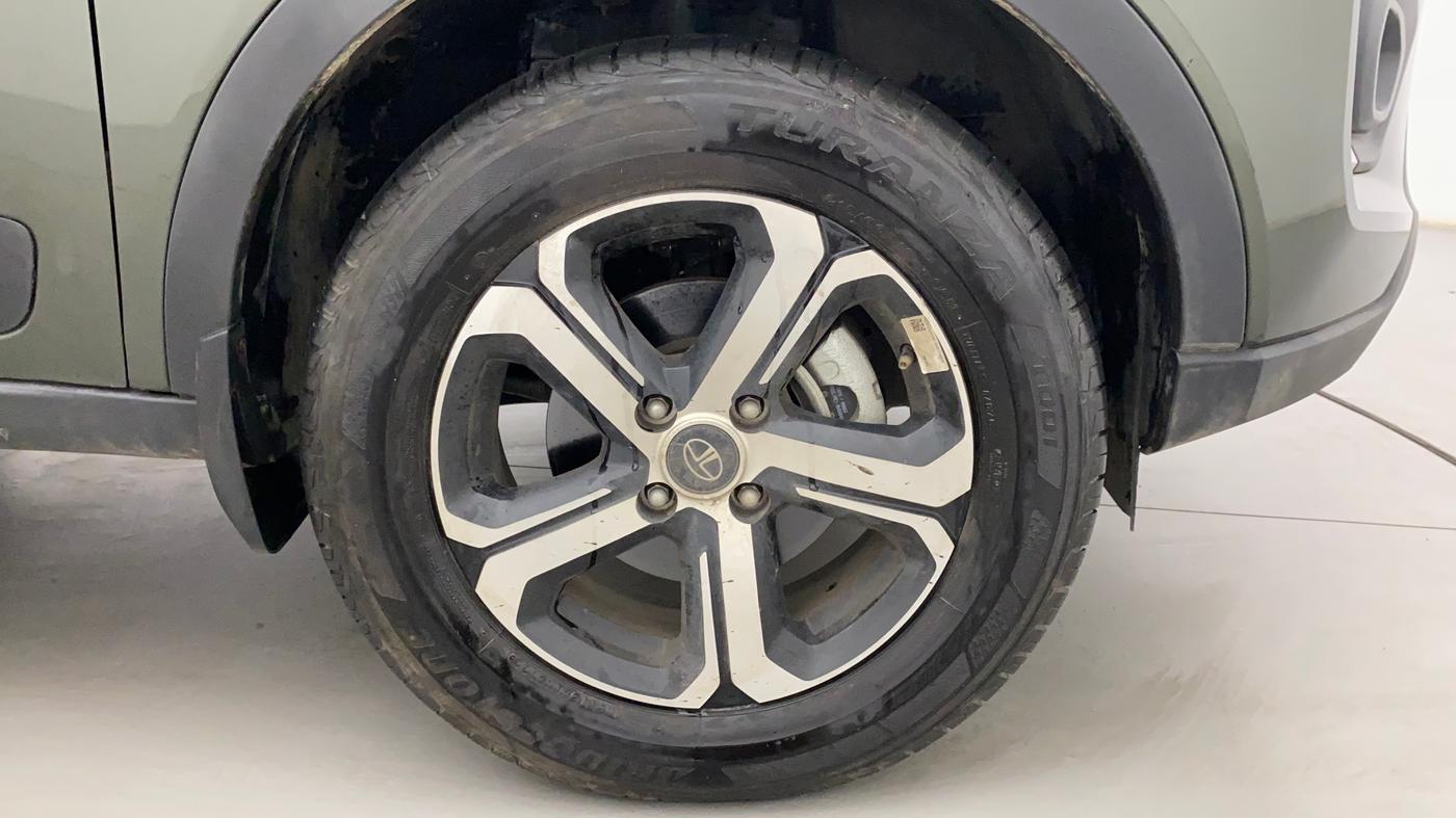 2023 Tata NEXON XZA PLUS (L) DUAL TONE, Petrol, Automatic, 3,454 km, Right Front Wheel