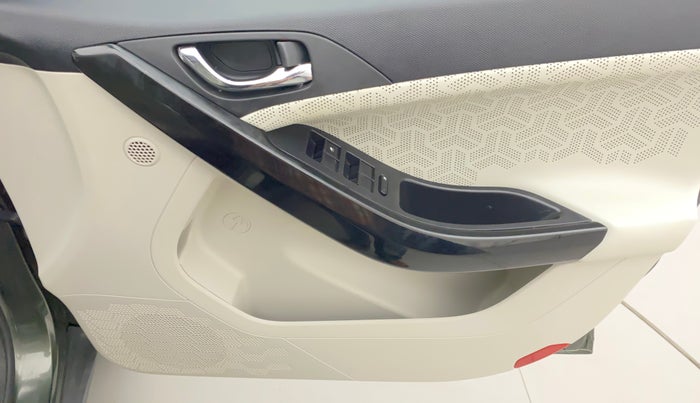 2023 Tata NEXON XZA PLUS (L) DUAL TONE, Petrol, Automatic, 3,454 km, Driver Side Door Panels Control