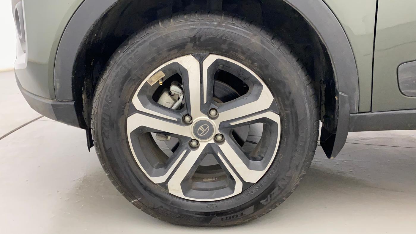 2023 Tata NEXON XZA PLUS (L) DUAL TONE, Petrol, Automatic, 3,454 km, Left Front Wheel
