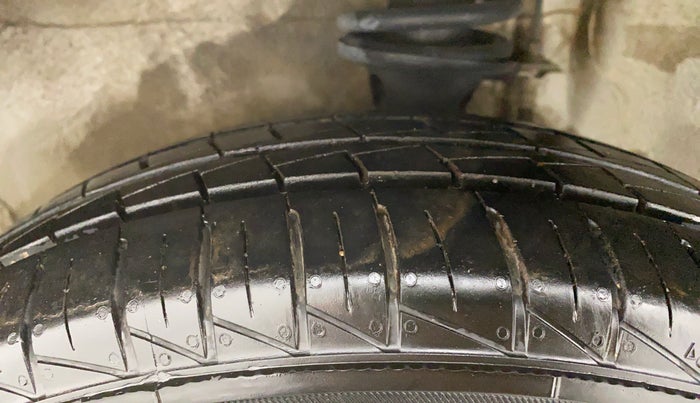 2018 Maruti Alto 800 LXI, Petrol, Manual, 38,613 km, Left Front Tyre Tread