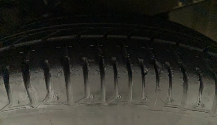 2013 Hyundai i10 SPORTZ 1.2 AT, Petrol, Automatic, 28,452 km, Left Front Tyre Tread