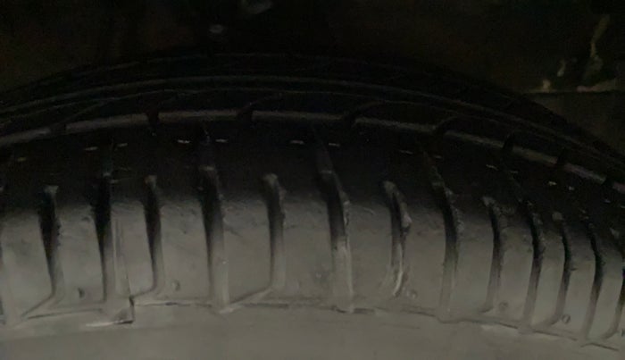 2013 Hyundai i10 SPORTZ 1.2 AT, Petrol, Automatic, 28,452 km, Right Front Tyre Tread