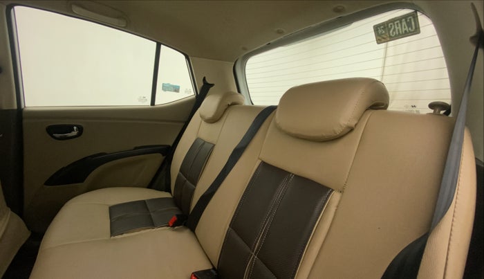 2013 Hyundai i10 SPORTZ 1.2 AT, Petrol, Automatic, 28,452 km, Right Side Rear Door Cabin