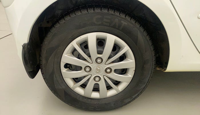 2013 Hyundai i10 SPORTZ 1.2 AT, Petrol, Automatic, 28,452 km, Right Rear Wheel