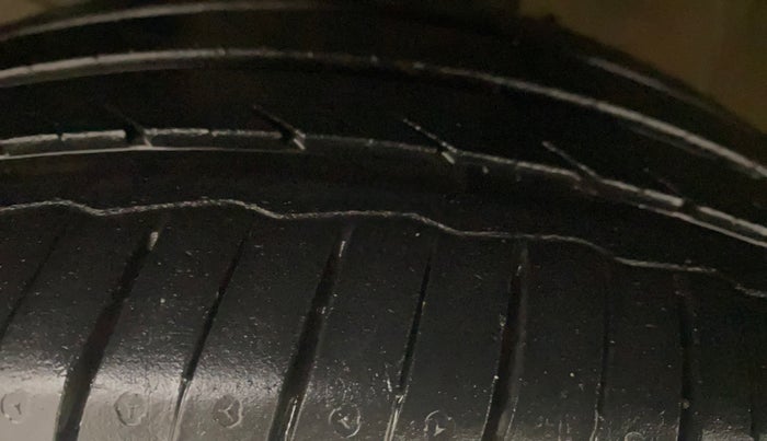 2017 Honda Amaze 1.2L I-VTEC VX, Petrol, Manual, 69,568 km, Left Front Tyre Tread