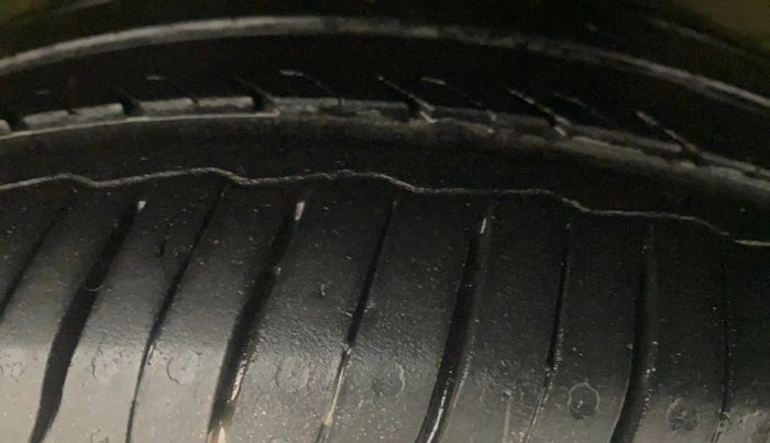 2017 Honda Amaze 1.2L I-VTEC VX, Petrol, Manual, 69,568 km, Right Front Tyre Tread