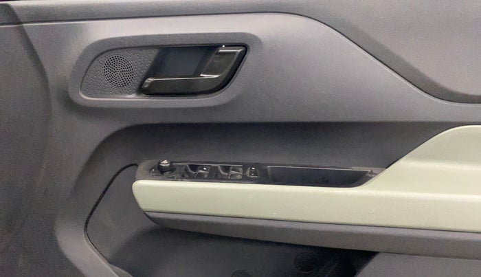 2022 Tata PUNCH ADVENTURE MT, Petrol, Manual, 13,148 km, Driver Side Door Panels Control