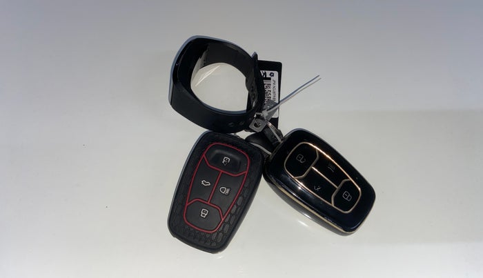 2021 Tata NEXON XZA PLUS (O) PETROL, Petrol, Automatic, 66,362 km, Key Close Up