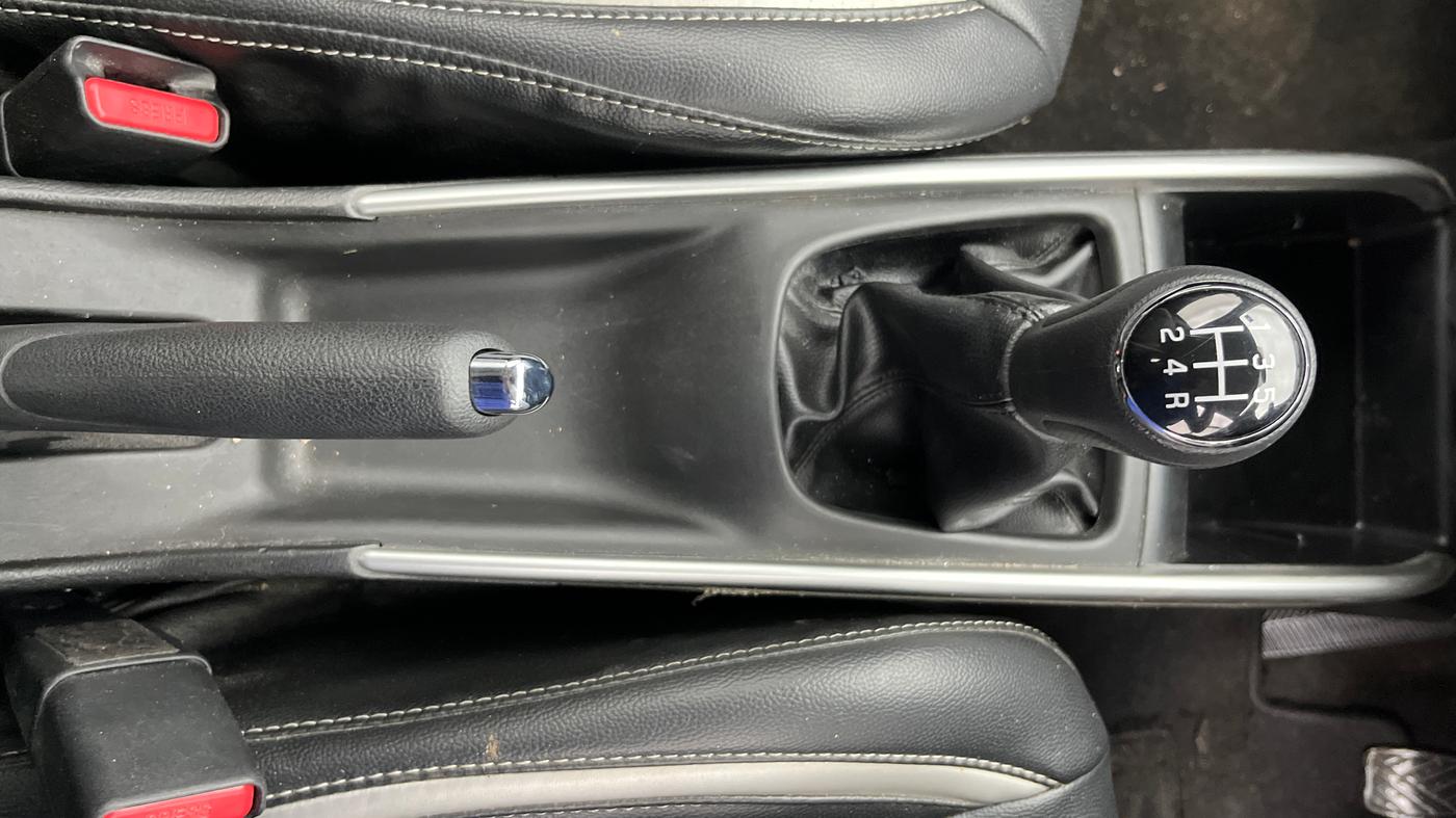 2016 Maruti Baleno DELTA PETROL 1.2, Petrol, Manual, 29,705 km, Gear Lever