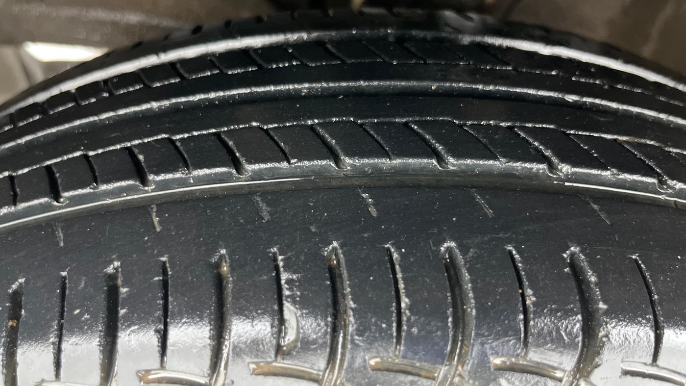 2016 Maruti Baleno DELTA PETROL 1.2, Petrol, Manual, 29,705 km, Left Front Tyre Tread