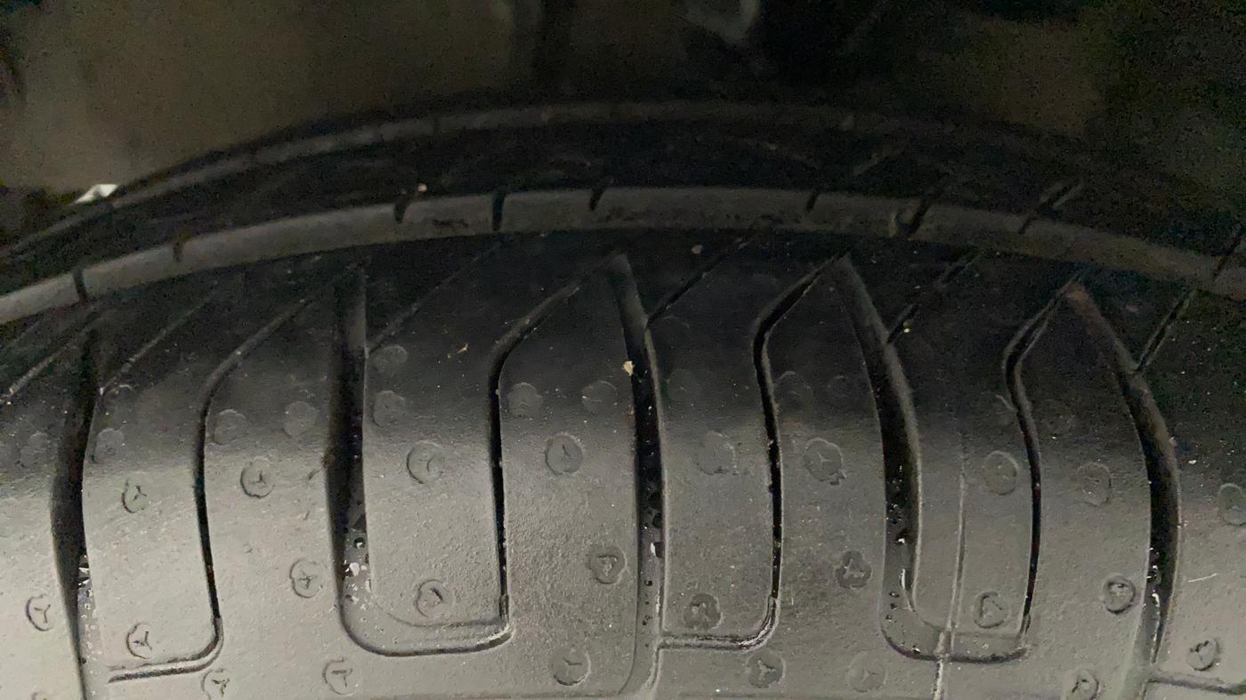 2011 Hyundai i10 SPORTZ 1.2, Petrol, Manual, 55,760 km, Left Front Tyre Tread
