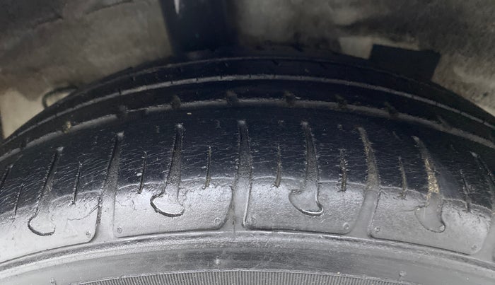 2017 Hyundai Grand i10 Magna 1.2 AT  VTVT, Petrol, Automatic, 40,661 km, Right Rear Tyre Tread