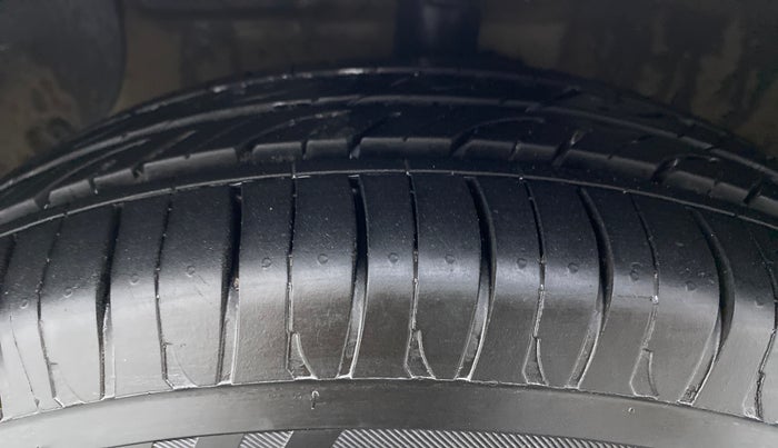 2017 Hyundai Grand i10 Magna 1.2 AT  VTVT, Petrol, Automatic, 40,661 km, Left Front Tyre Tread