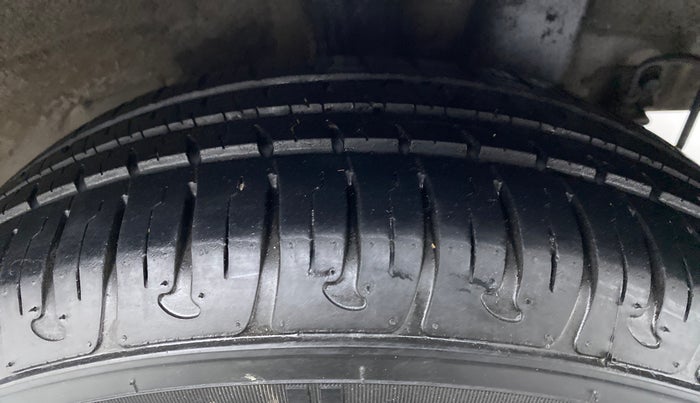 2017 Hyundai Grand i10 Magna 1.2 AT  VTVT, Petrol, Automatic, 40,661 km, Left Rear Tyre Tread