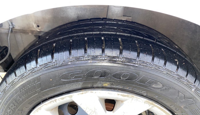 2014 Hyundai Grand i10 SPORTZ 1.2 KAPPA VTVT, Petrol, Manual, 70,673 km, Left Front Tyre Tread