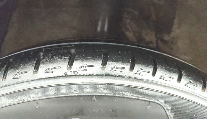 2023 Hyundai AURA SX 1.2 CNG, CNG, Manual, 56,202 km, Right Rear Tyre Tread