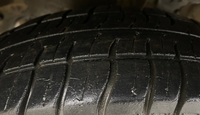 2015 Maruti Alto 800 LXI, Petrol, Manual, 35,608 km, Left Front Tyre Tread