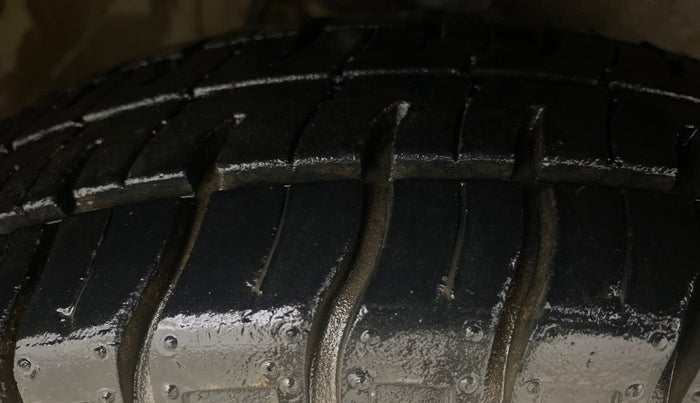 2015 Maruti Alto 800 LXI, Petrol, Manual, 35,608 km, Right Front Tyre Tread