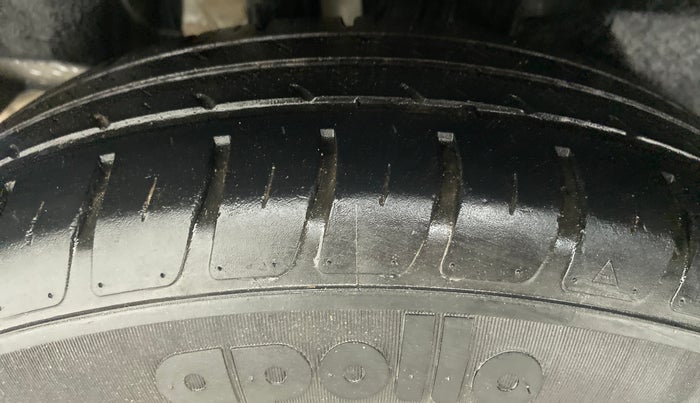 2020 Maruti Swift LXI D, Petrol, Manual, 20,179 km, Right Rear Tyre Tread