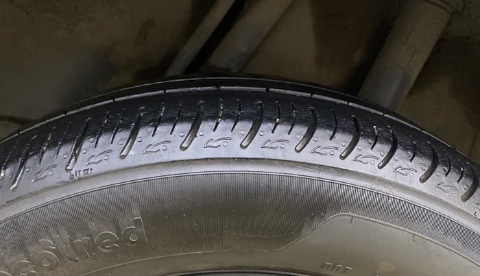 2013 Honda City 1.5L I-VTEC S MT, CNG, Manual, 1,18,684 km, Left Rear Tyre Tread