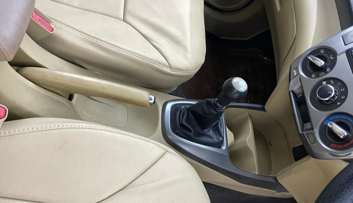 2013 Honda City 1.5L I-VTEC S MT, CNG, Manual, 1,18,684 km, Gear Lever