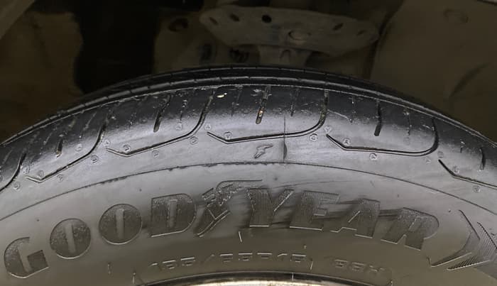 2013 Honda City 1.5L I-VTEC S MT, CNG, Manual, 1,18,684 km, Right Front Tyre Tread