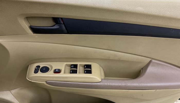 2013 Honda City 1.5L I-VTEC S MT, CNG, Manual, 1,18,684 km, Driver Side Door Panels Control