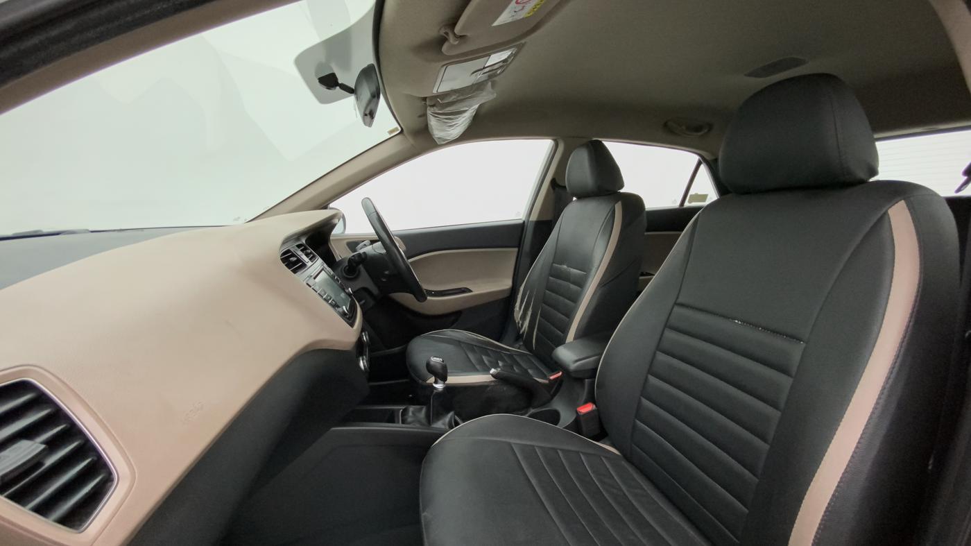 2016 Hyundai Elite i20 ASTA 1.2 (O), Petrol, Manual, 65,395 km, Right Side Front Door Cabin