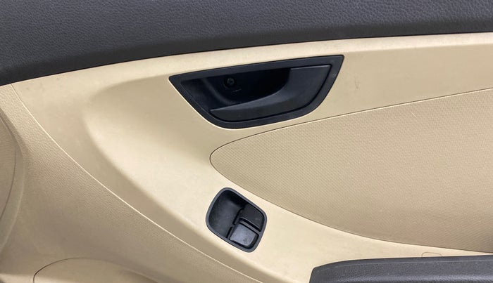 2018 Hyundai Eon MAGNA +, Petrol, Manual, 27,075 km, Driver Side Door Panels Control