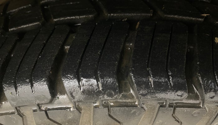 2018 Hyundai Eon MAGNA +, Petrol, Manual, 27,075 km, Right Front Tyre Tread