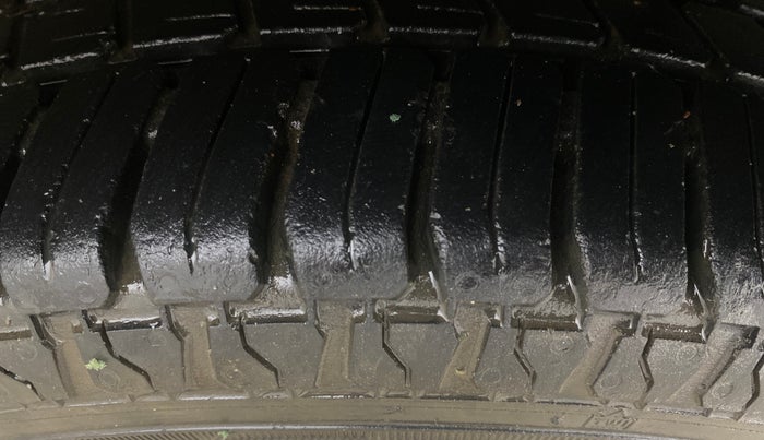 2018 Hyundai Eon MAGNA +, Petrol, Manual, 27,075 km, Left Rear Tyre Tread