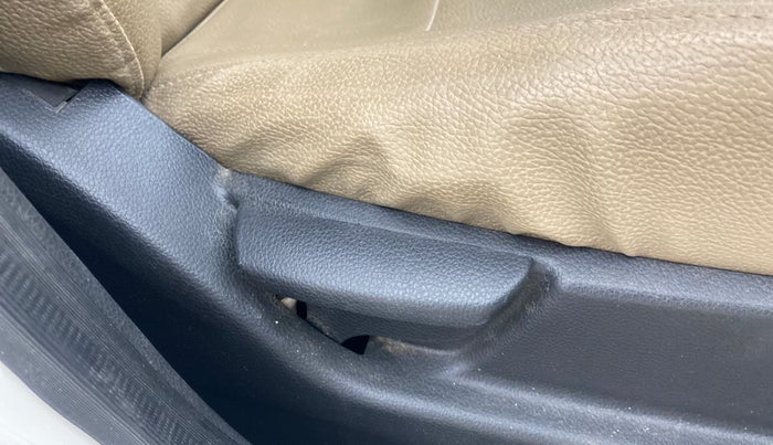 2018 Hyundai Eon MAGNA +, Petrol, Manual, 27,075 km, Driver Side Adjustment Panel