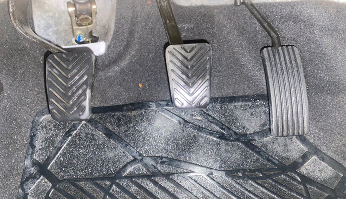 2018 Hyundai Eon MAGNA +, Petrol, Manual, 27,075 km, Pedals