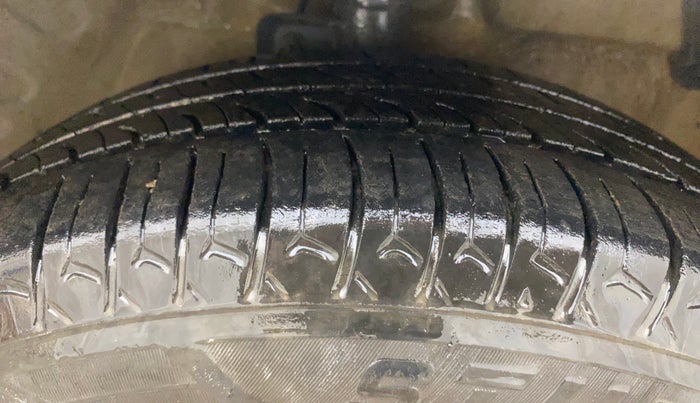 2017 Maruti Celerio ZXI AMT (O), Petrol, Automatic, 1,07,521 km, Right Front Tyre Tread