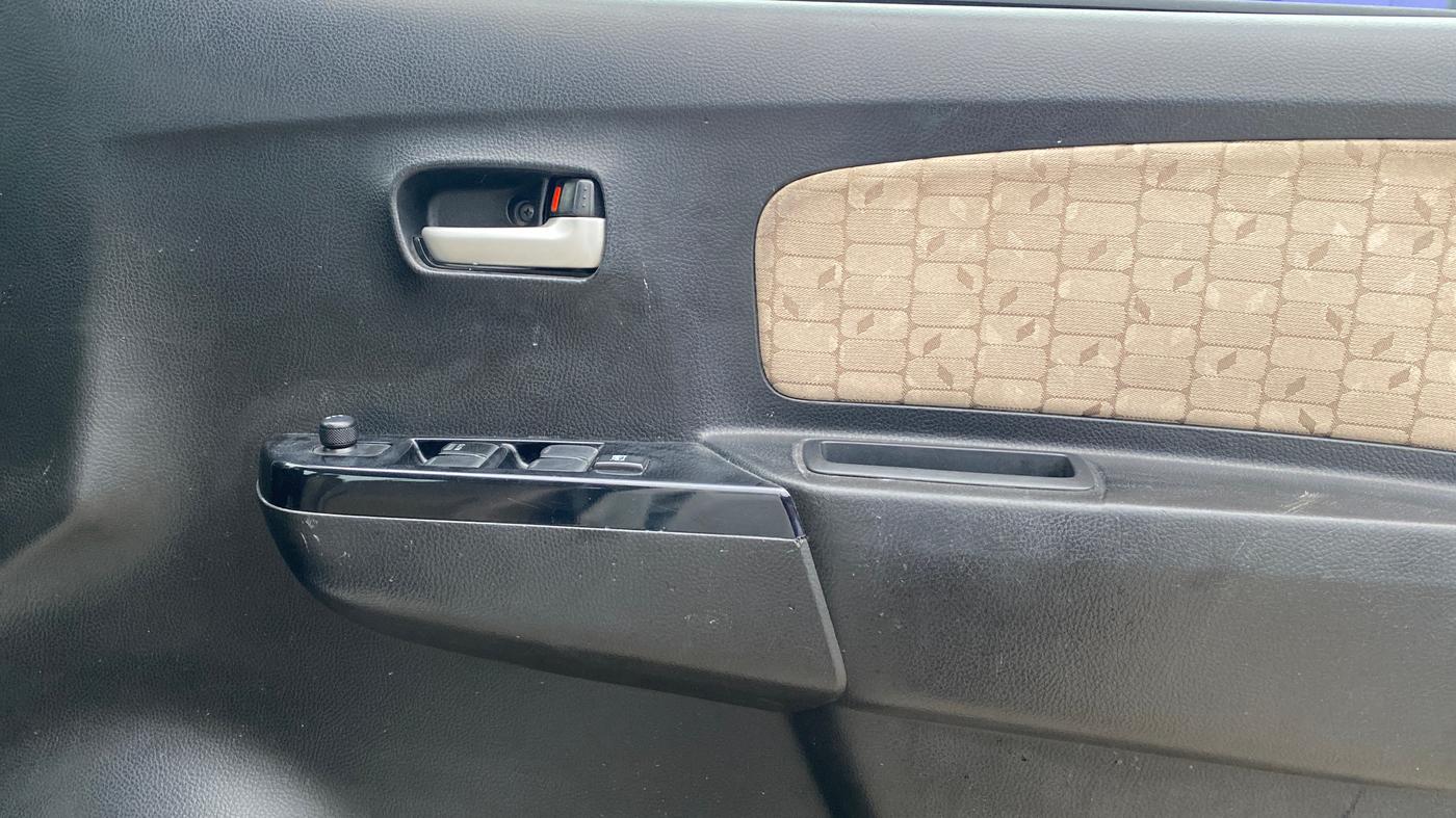 2017 Maruti Wagon R 1.0 VXI, Petrol, Manual, 56,051 km, Driver Side Door Panels Control