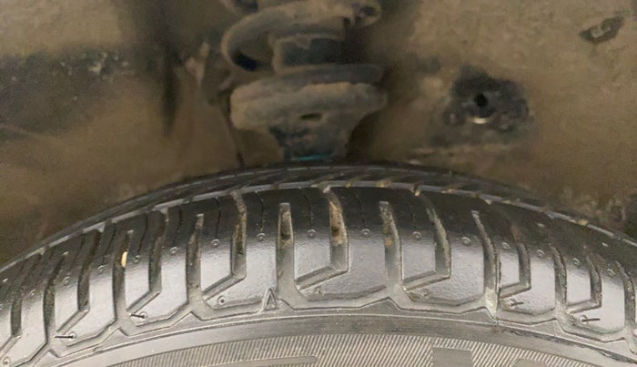 2017 Maruti Wagon R 1.0 VXI, Petrol, Manual, 36,149 km, Right Front Tyre Tread